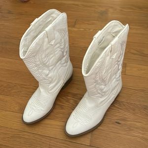 White altar’d State cowgirl boots